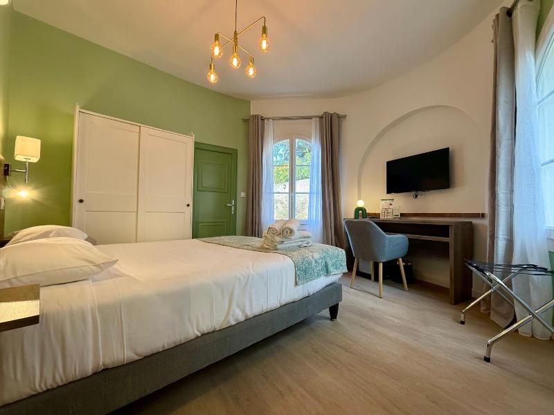 Double Room with Terrace and Garden View image 4