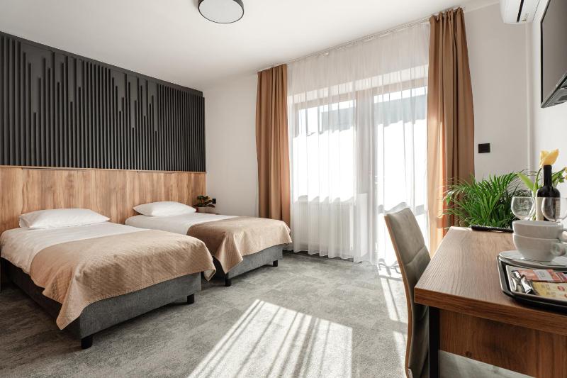 Deluxe Triple Room image 2