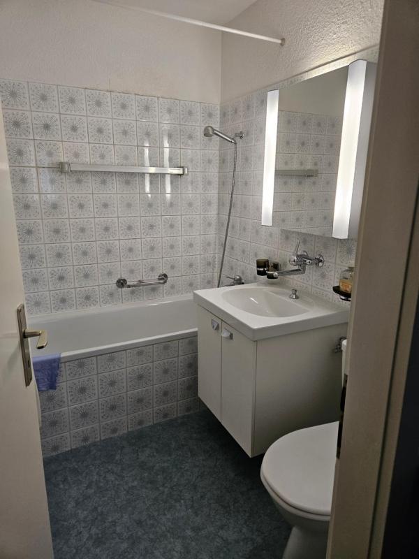 Large One-Bedroom Apartment image 1
