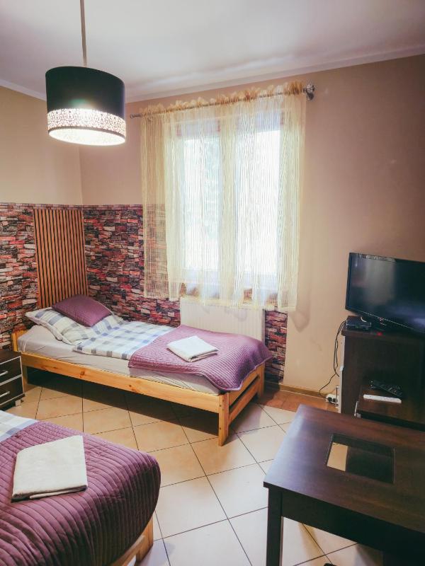 Twin Room image 2