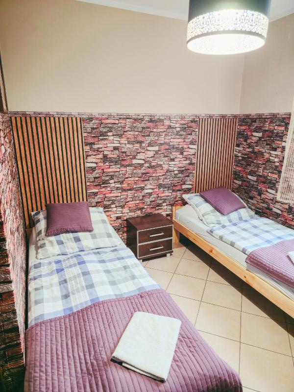 Twin Room image 4