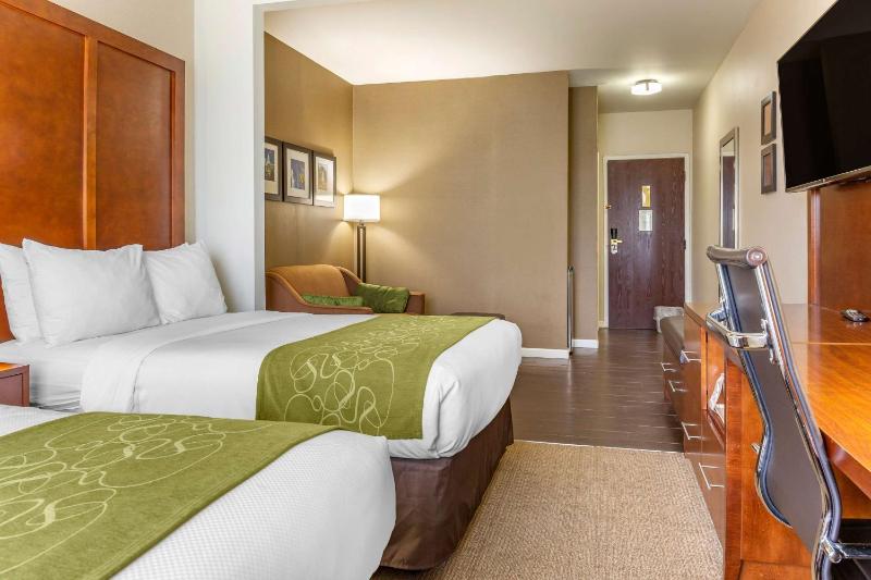 Double Suite with Two Double Beds - Non-Smoking image 3