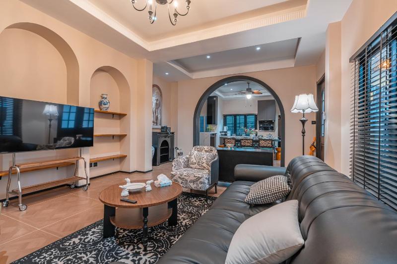Luxury Pool Villa Jomtien | 4BR | 1 Min to Beach - image 10