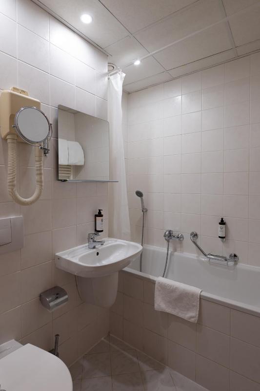 Classic Twin or Double Room image 2