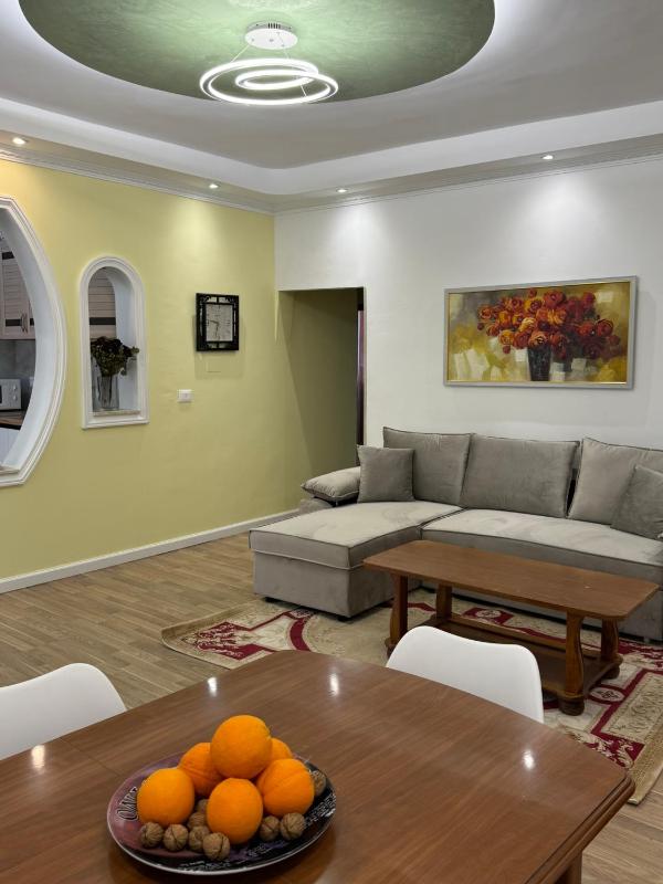 Central Comfort 2BR with Lush Living Room - image 2