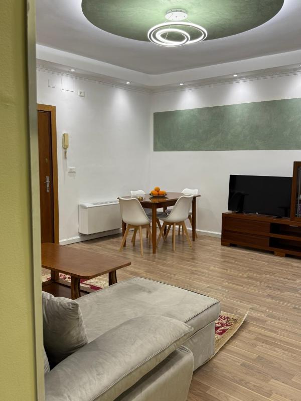 Central Comfort 2BR with Lush Living Room - image 12