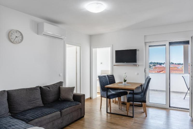 Apartments with parking space Vir - 24111 - image 17
