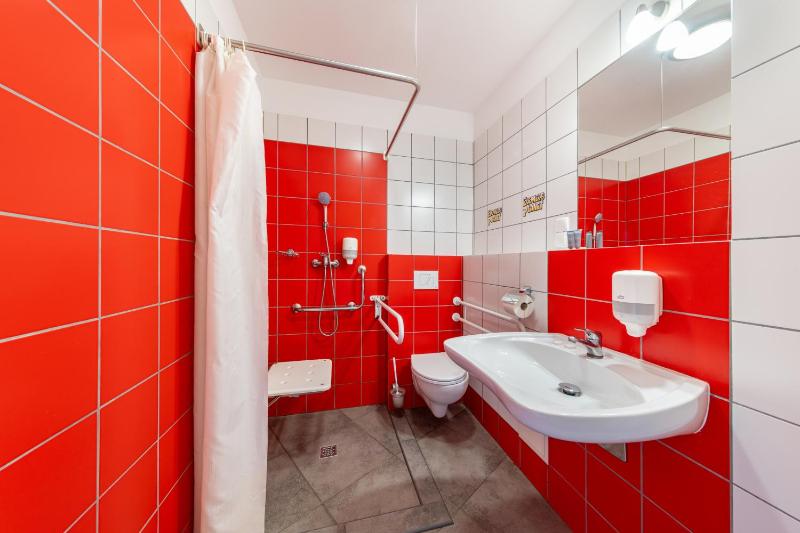 Twin Room - Disability Access image 3