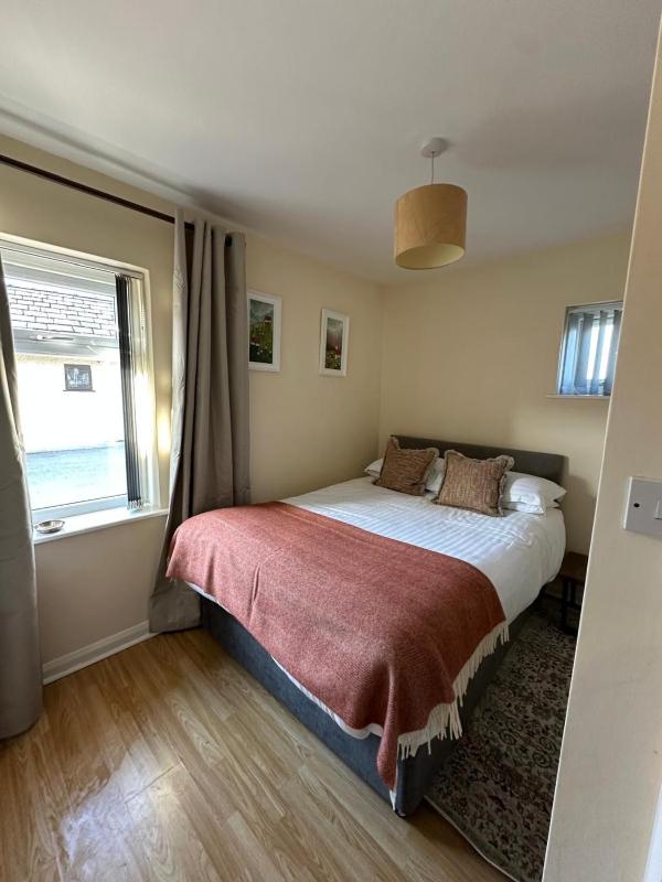 Two-Bedroom House image 4
