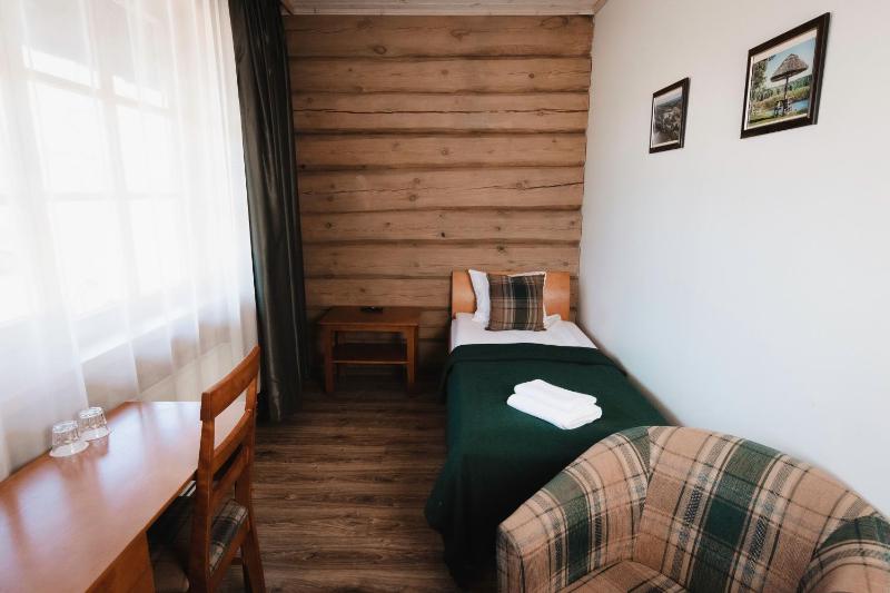 Standard Twin Room image 4