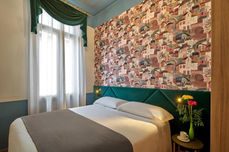 Classic Double Room image 2