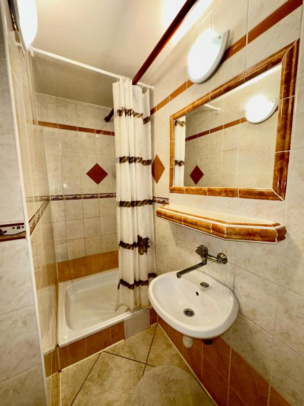 Deluxe Double or Twin Room image 2