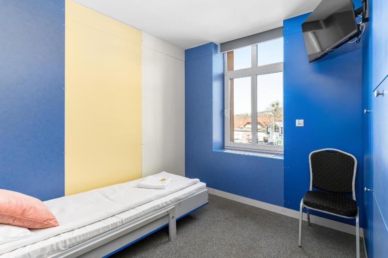 Small Single Room image 4