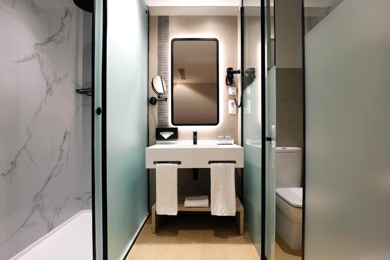 Double Room with Spa Access image 4