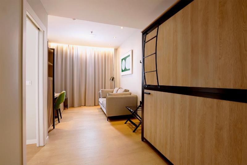 Suite with Spa Access (3 Adults)  image 3