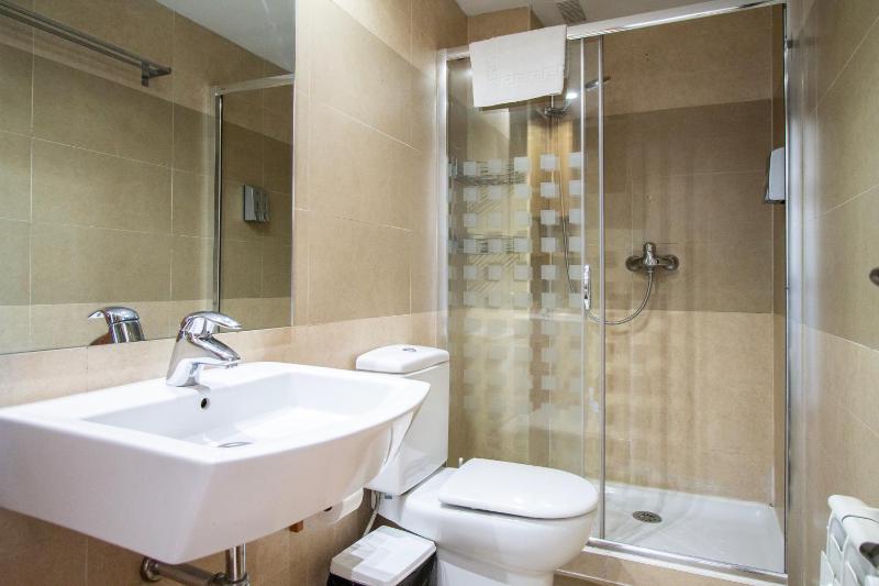 Two-Bedroom Duplex image 4