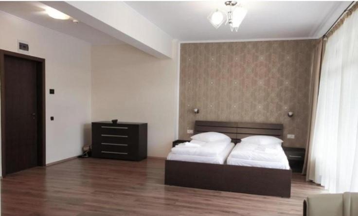 One Double Bedroom Suite  image 1
