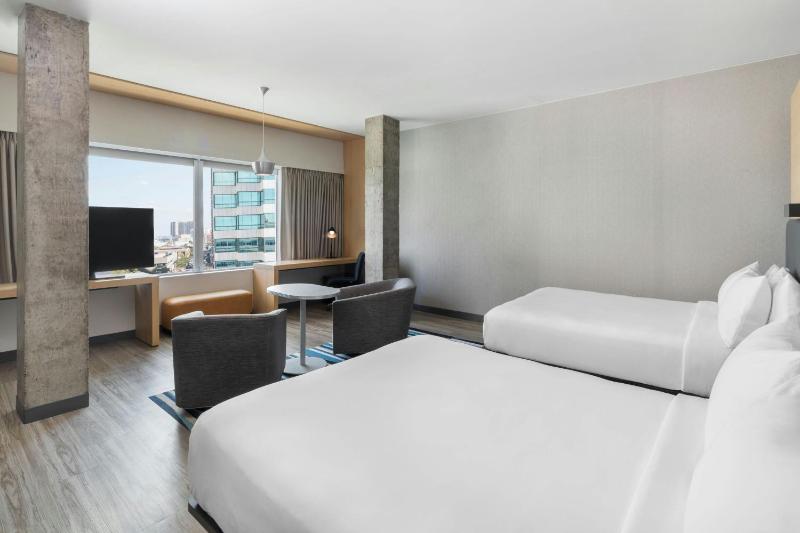 Larger Suite, 2 Queen, City view image 2