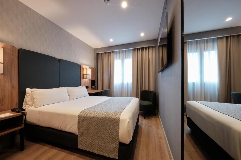 Deluxe Single Room image 3