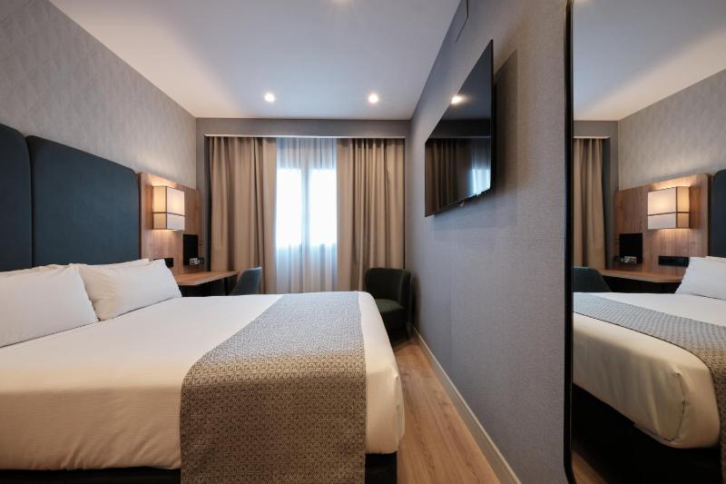 Deluxe Single Room image 1