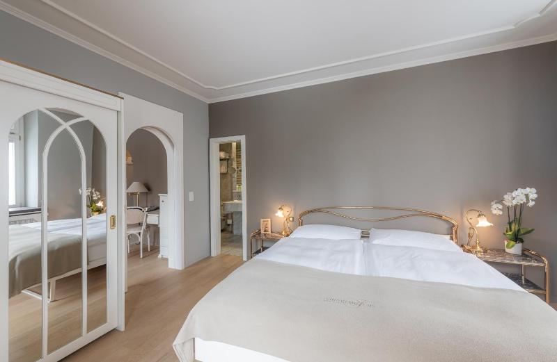 Junior Suite image 2