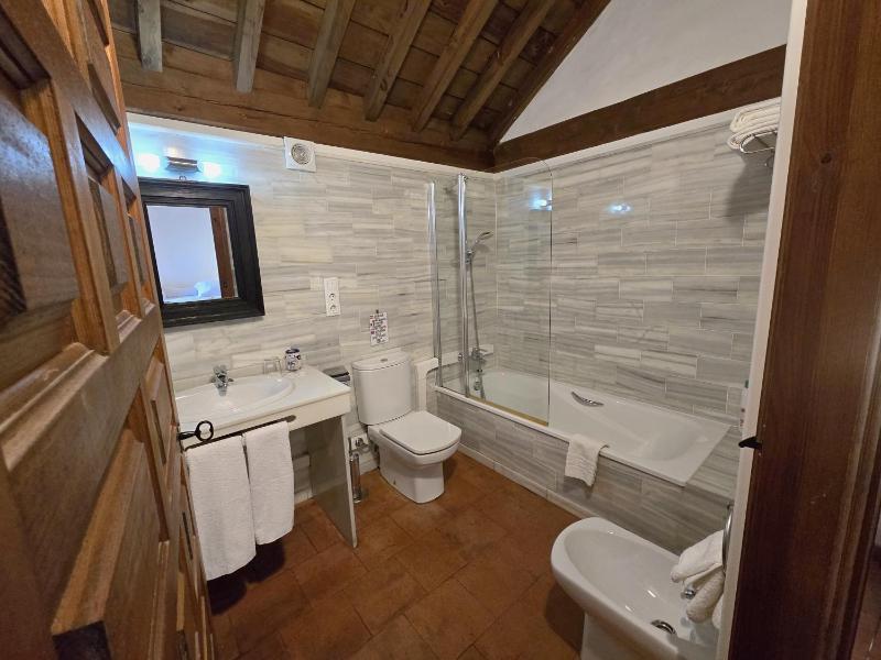 Basic Double or Twin Room - Ground Floor image 4