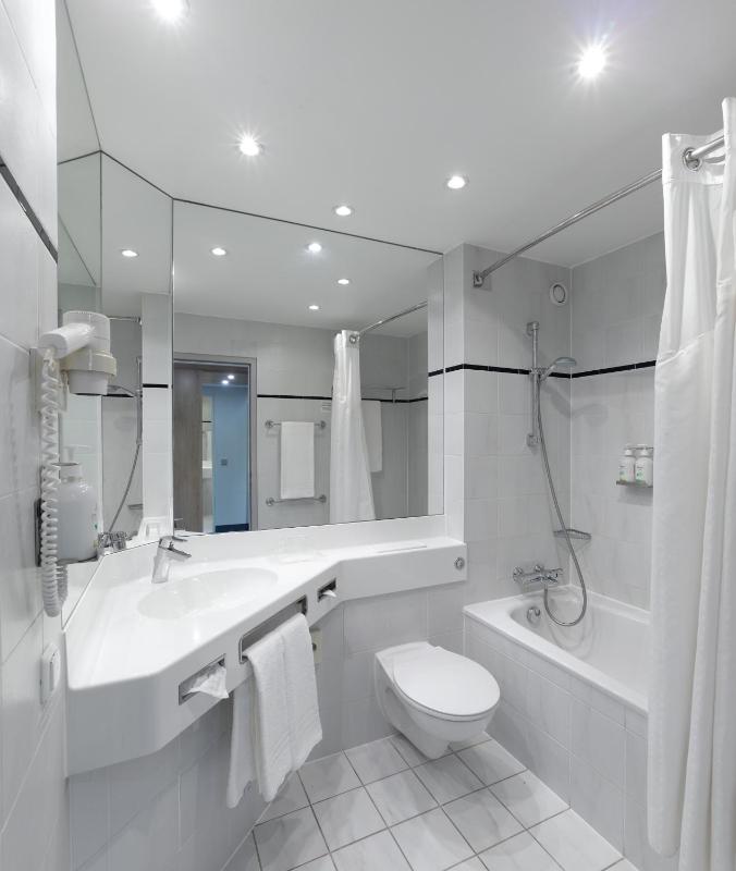 Double Room with Two Double Beds - Non-Smoking image 3