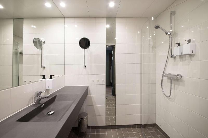 Standard Twin Room image 4