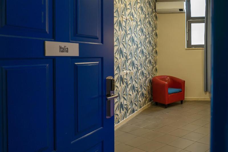 Twin Room with Private Bathroom image 1