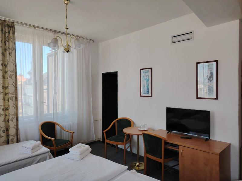 Triple Room with Sofa Bed image 3