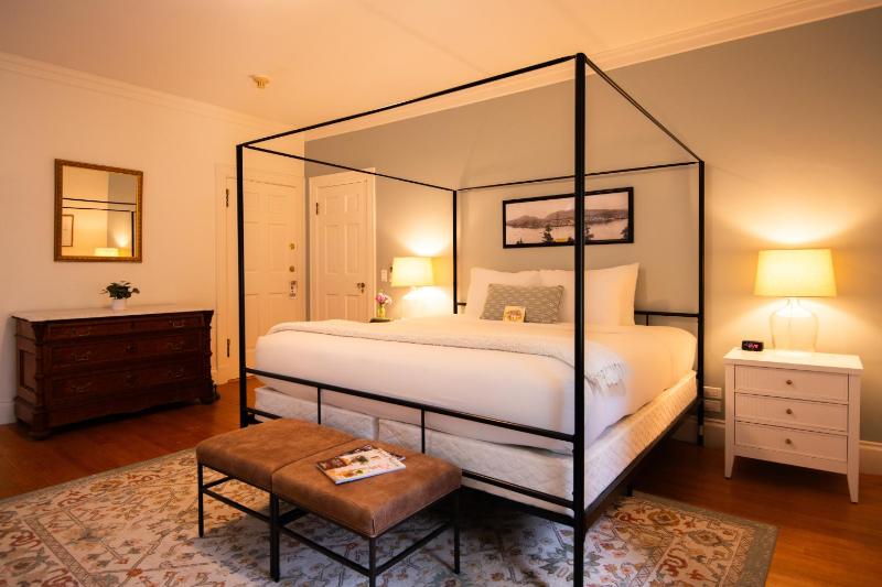 King Room with Spa Bath image 4