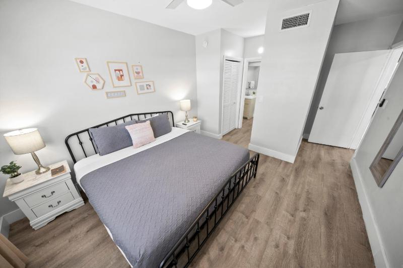 Bayview Regency Apartments By Lowkl - image 48