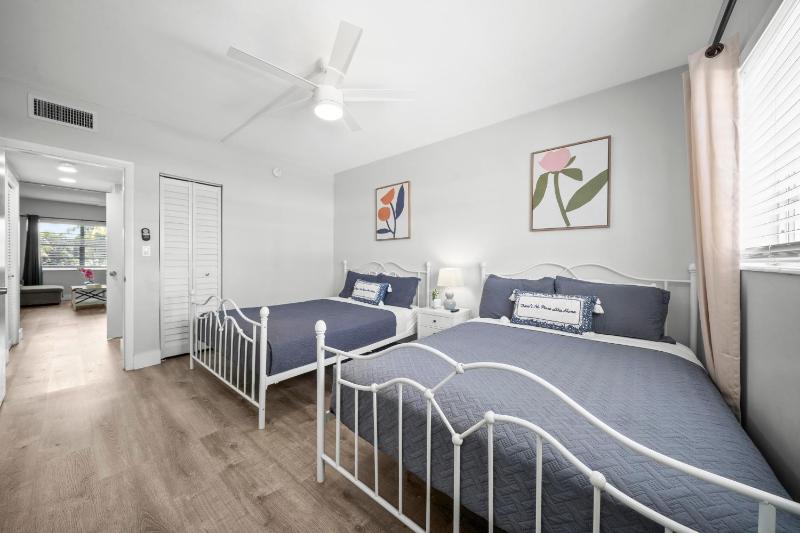 Bayview Regency Apartments By Lowkl - image 21