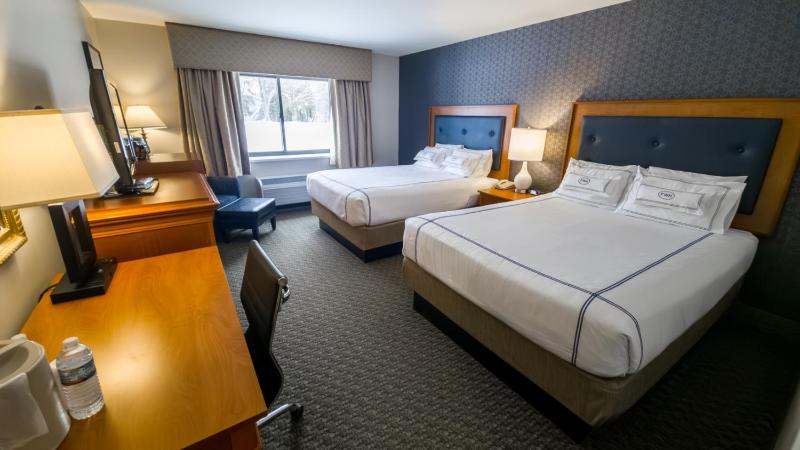 Premium Mountain View with Two Queen Beds image 2