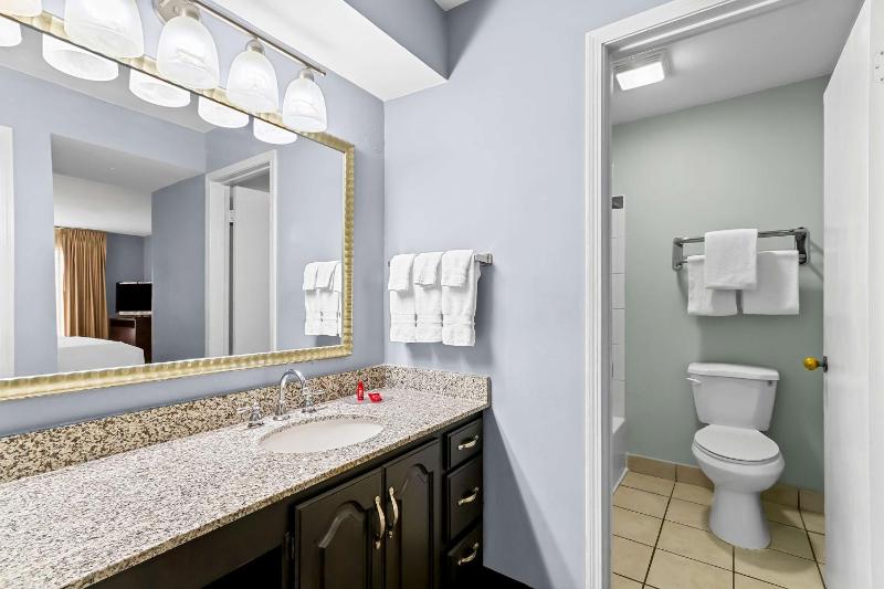 Queen Suite with Two Queen Beds image 3