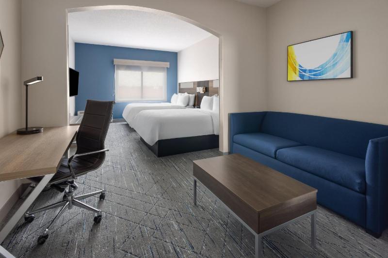 Standard Queen Room with Sofa Bed image 2