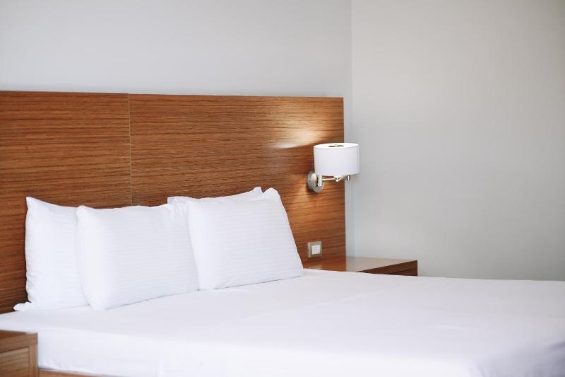 Double or Twin Room with Balcony and Sea View image 1