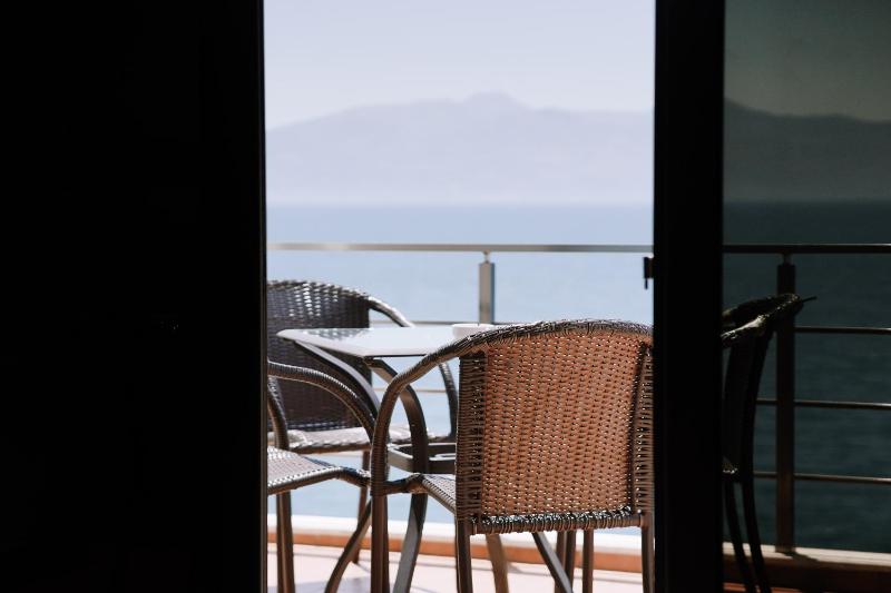 Double or Twin Room with Balcony and Sea View image 2