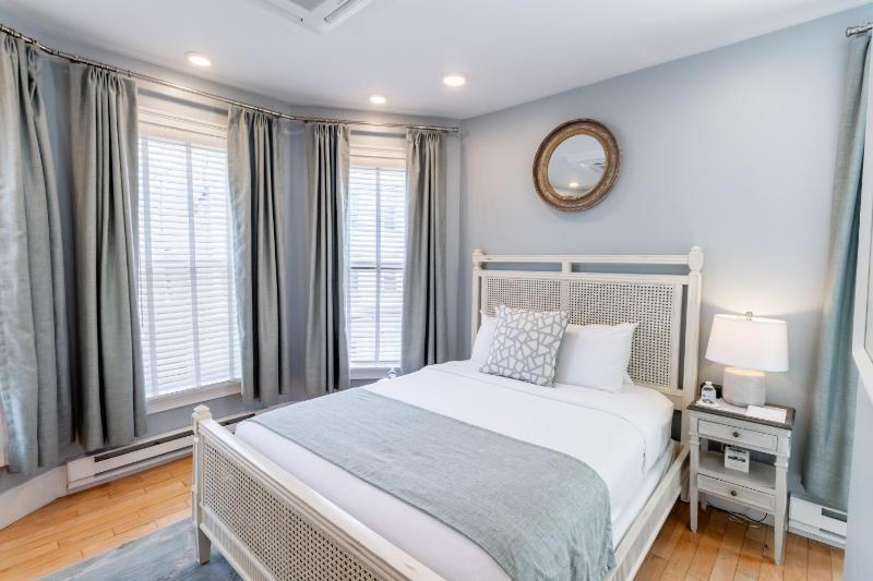 Queen Room image 1