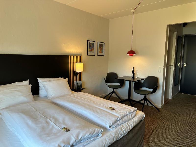 Standard King Room - Non-Smoking image 1