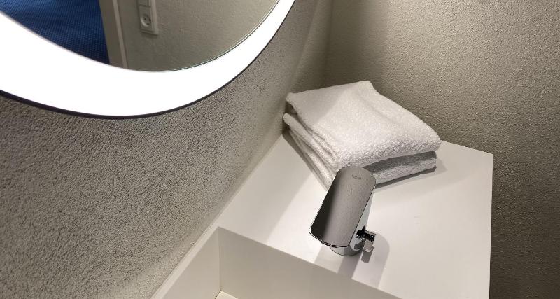 Business King Room - Non-Smoking image 2