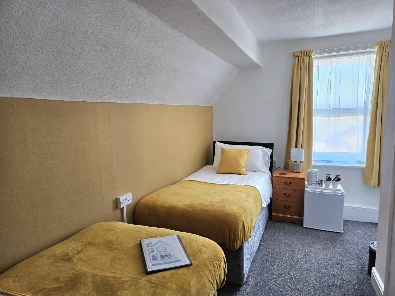 Superior Twin Room image 1
