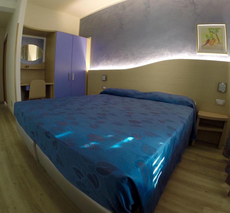 Double or Twin Room image 3