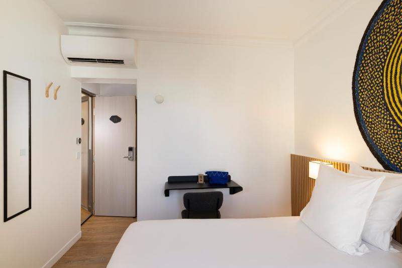 Twin Room image 4