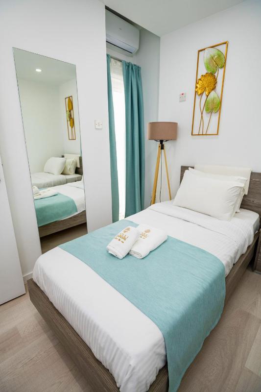 Lazuli Sea View Beachfront Ap 21 - image 16