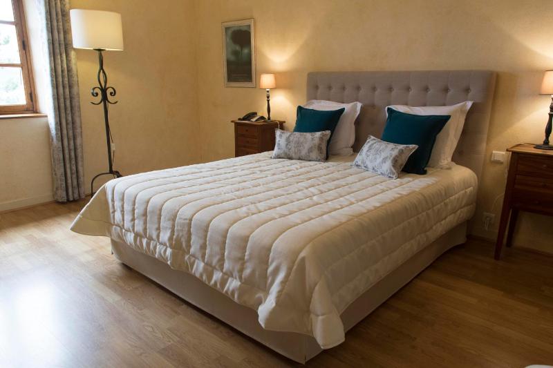 Superior Double Room with Garden View image 3