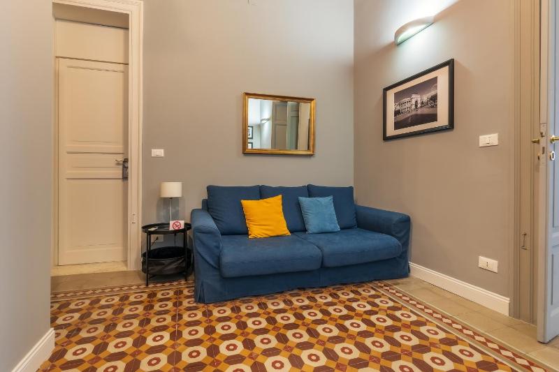 Studio with Sofa Bed image 2