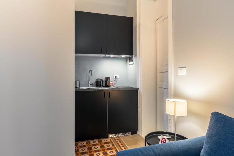 Studio with Sofa Bed image 3