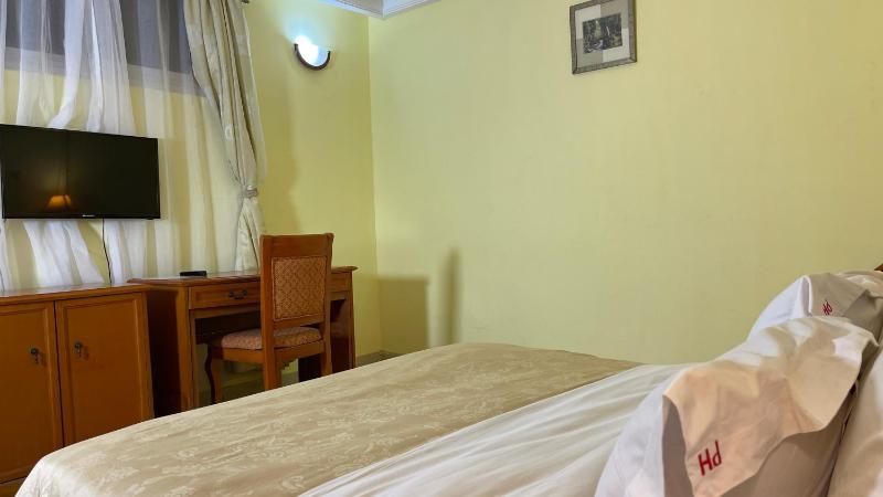 Hotel Peninsule Bonamoussadi Douala - image 6