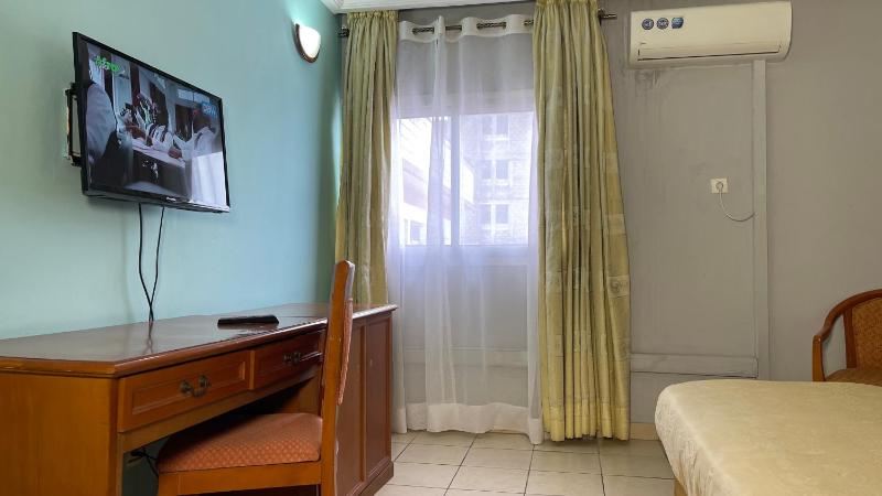 Hotel Peninsule Bonamoussadi Douala - image 7